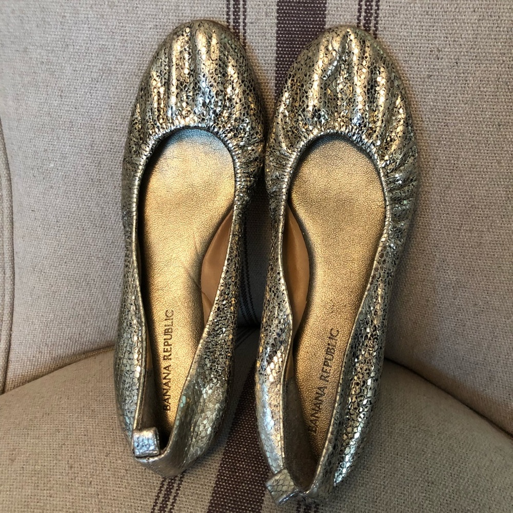 Gold snakeskin print ballet flats!